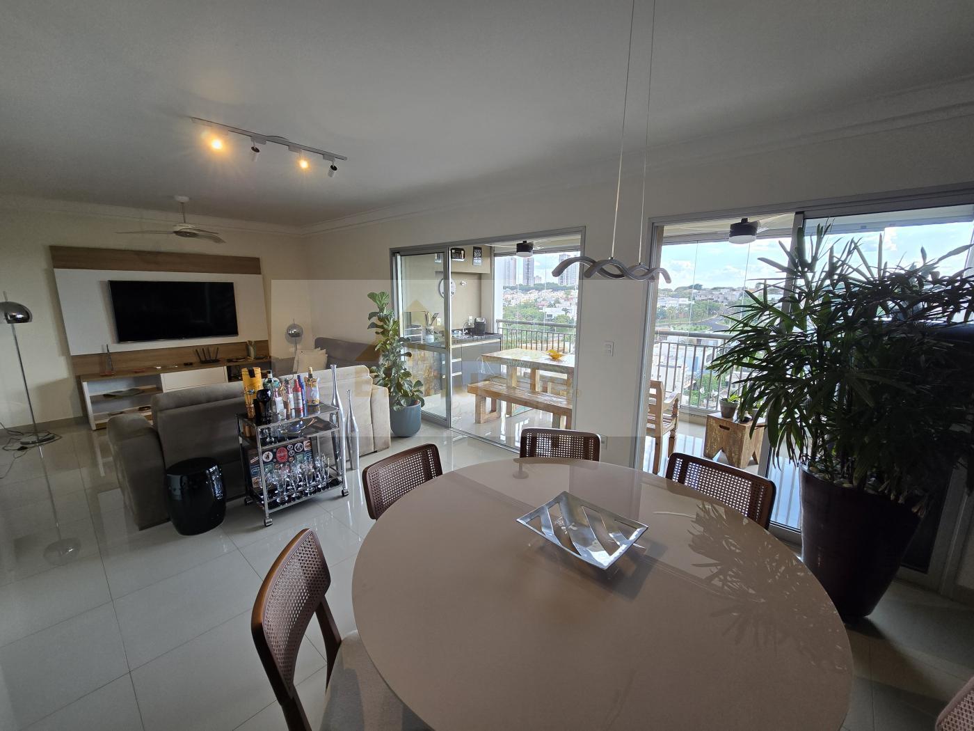 Apartamento à venda com 3 quartos, 140m² - Foto 1
