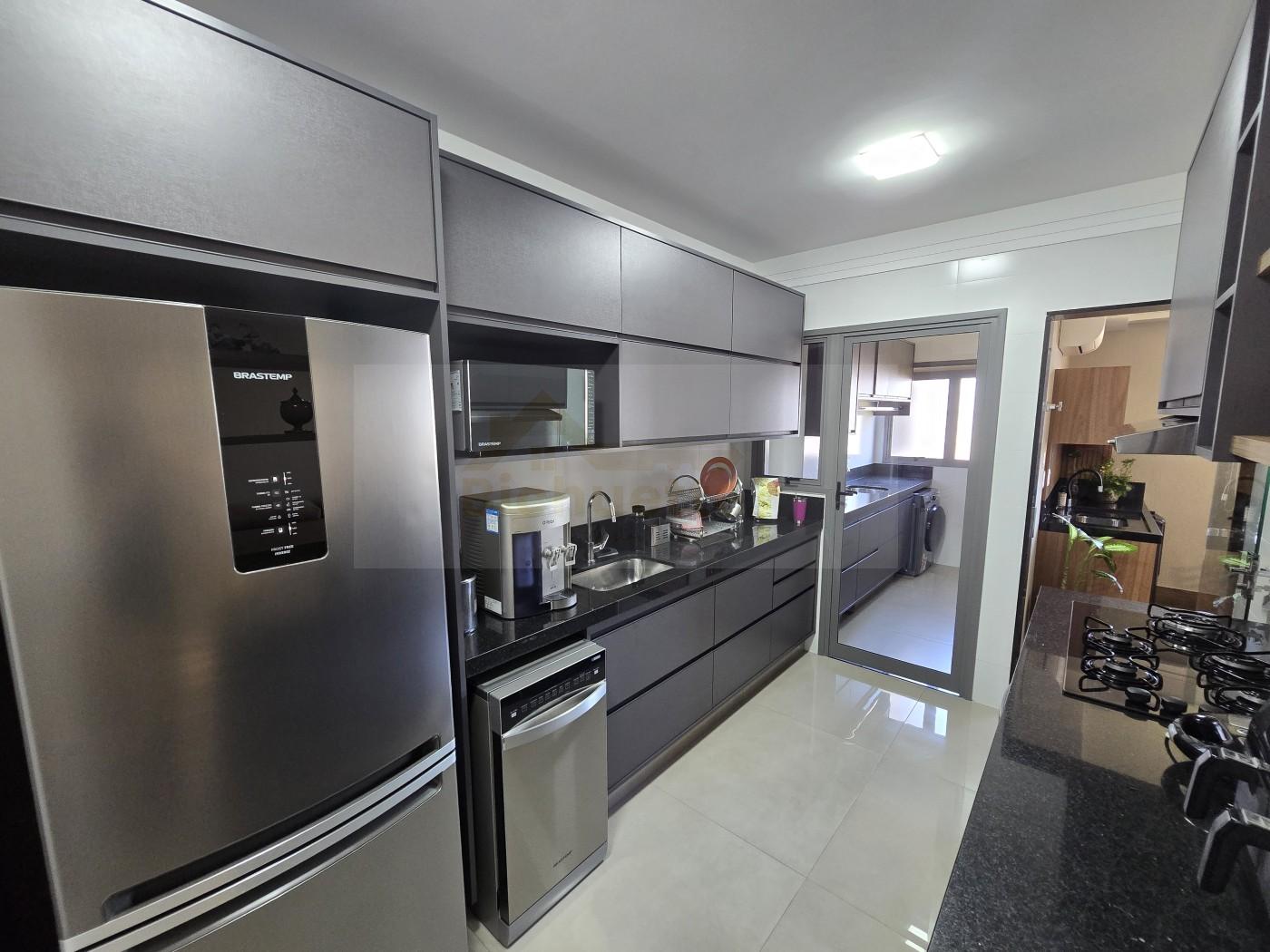 Apartamento à venda com 3 quartos, 126m² - Foto 1